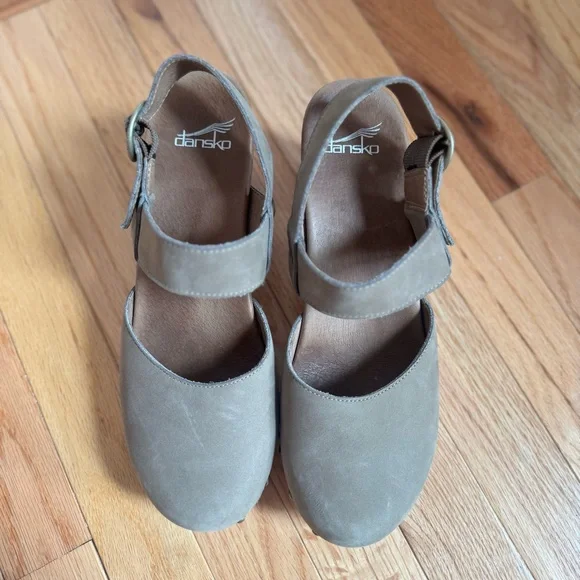 Dansko Mary Jane Clog Heels Size 40 Taupe Nubuck Leather Comfort Shoes - Picture 2 of 6